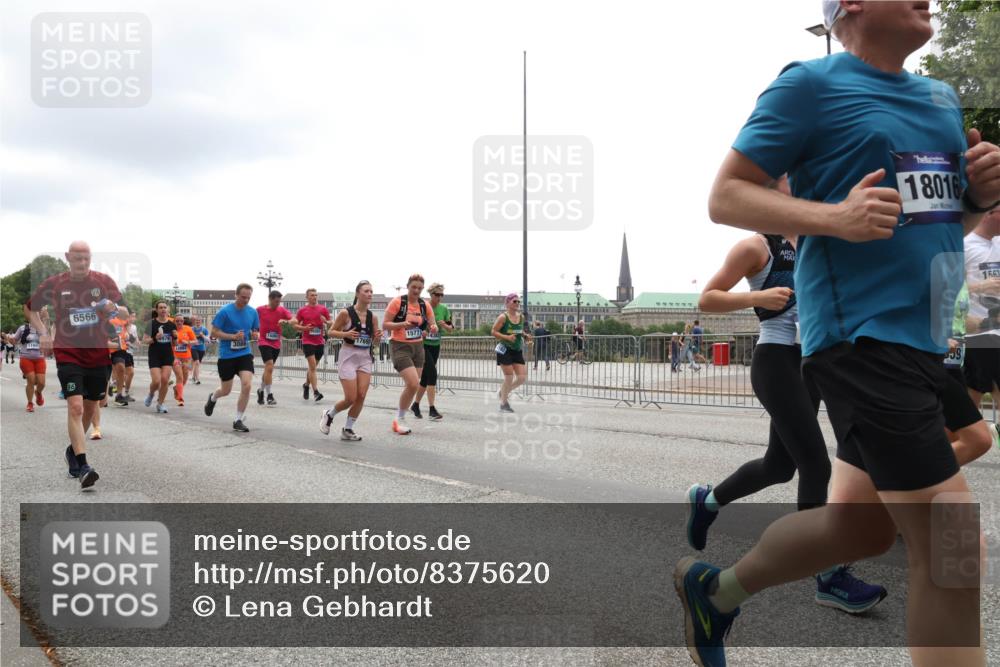 29.06.2025 - hella hamburg halbmarathon Lena Gebhardt http://msf.ph/oto/8375620 29.06.2025 10:49:12 Lombardsbrücke 96, 6566, 1769, 15774382, 18016, 1563, 1525, 1625, 2067, 2160, 2395, 2527, 2541, 2713, 2792, 2927, 3070, 3086, 3183, 3215, 3232, 3253, 3383, 3943, 4403, 4525, 4527, 4589, 4769, 4809, 5106, 5118, 5463, 5479, 5480, 5551, 6015, 6437, 6566, 6979, 6989, 7062, 7301, 7650, 7931, 7936, 8549, 9245, 9261, 9341, 9359, 9552, 10033, 10038, 10081, 10130, 10333, 10366, 10479, 10524, 10654, 10656, 10782, 10785, 11000, 11031, 11192, 11364, 11365, 11558 meine-sportfotos.de
