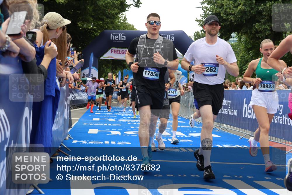 29.06.2025 - hella hamburg halbmarathon Strokosch-Dieckow http://msf.ph/oto/8375682 29.06.2025 10:48:25 Ziel 1537, 3747, 5129, 5362, 5528, 6081, 6923, 7367, 8216, 9262, 9770, 10000, 10860, 11451, 11467, 12149, 12549, 12690, 12840, 13962, 14033, 14990, 15735, 15808, 15917, 17395, 17745, 17855, 17982, 18251, 18790, 18923 meine-sportfotos.de