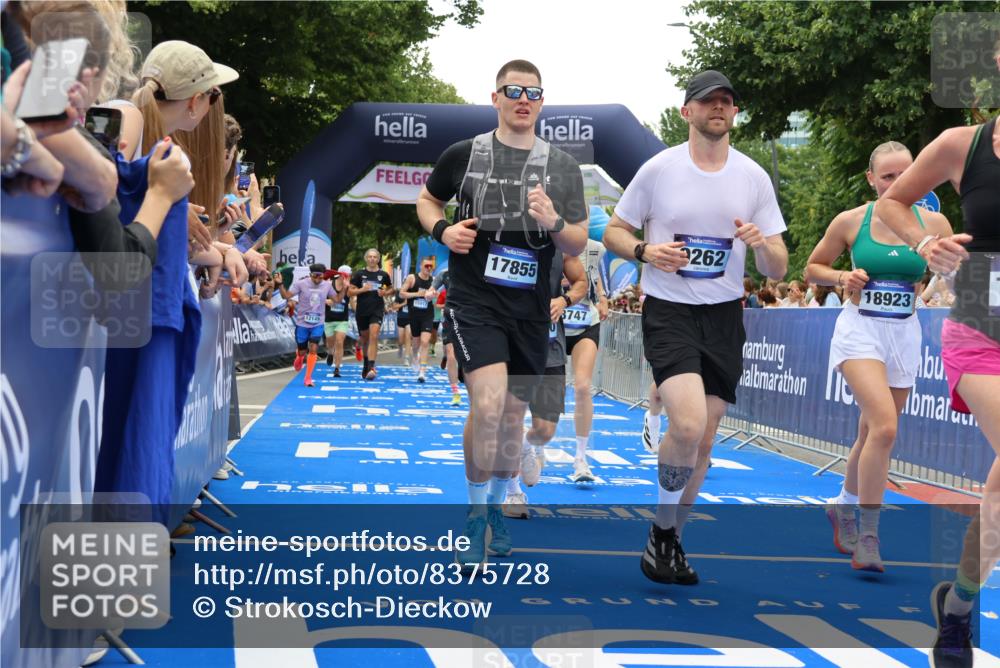 29.06.2025 - hella hamburg halbmarathon Strokosch-Dieckow http://msf.ph/oto/8375728 29.06.2025 10:48:25 Ziel 1537, 3747, 5129, 5362, 5528, 6081, 6923, 7367, 8216, 9262, 9770, 10000, 10860, 11451, 11467, 12149, 12549, 12690, 12840, 13962, 14033, 14990, 15735, 15808, 15917, 17395, 17745, 17855, 17982, 18251, 18790, 18923 meine-sportfotos.de