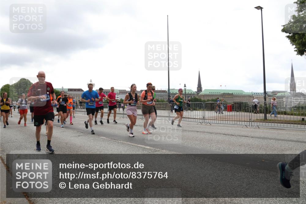 29.06.2025 - hella hamburg halbmarathon Lena Gebhardt http://msf.ph/oto/8375764 29.06.2025 10:49:12 Lombardsbrücke 96, 3086, 769, 1570, 1525, 1625, 2067, 2160, 2395, 2527, 2541, 2713, 2792, 2927, 3070, 3086, 3183, 3215, 3232, 3253, 3383, 3943, 4403, 4525, 4527, 4589, 4769, 4809, 5106, 5118, 5463, 5479, 5480, 5551, 6015, 6437, 6566, 6979, 6989, 7062, 7301, 7650, 7931, 7936, 8549, 9245, 9261, 9341, 9359, 9552, 10033, 10038, 10081, 10130, 10333, 10366, 10479, 10524, 10654, 10656, 10782, 10785, 11000, 11031, 11192, 11364, 11365, 11558 meine-sportfotos.de