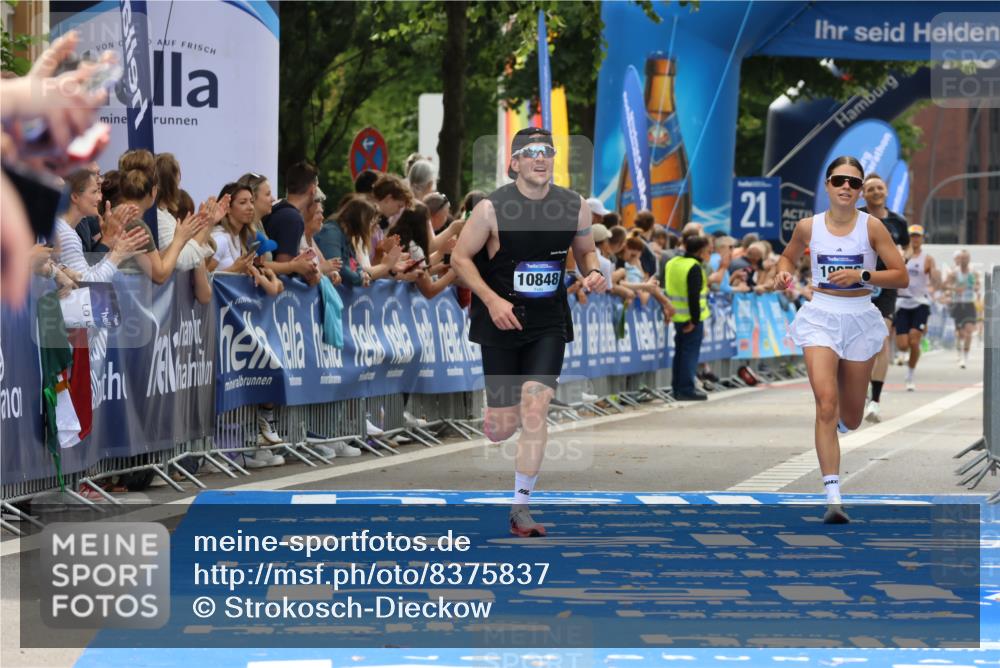 29.06.2025 - hella hamburg halbmarathon Strokosch-Dieckow http://msf.ph/oto/8375837 29.06.2025 10:26:37 Ziel 1065, 1577, 9565, 10848, 19076 meine-sportfotos.de
