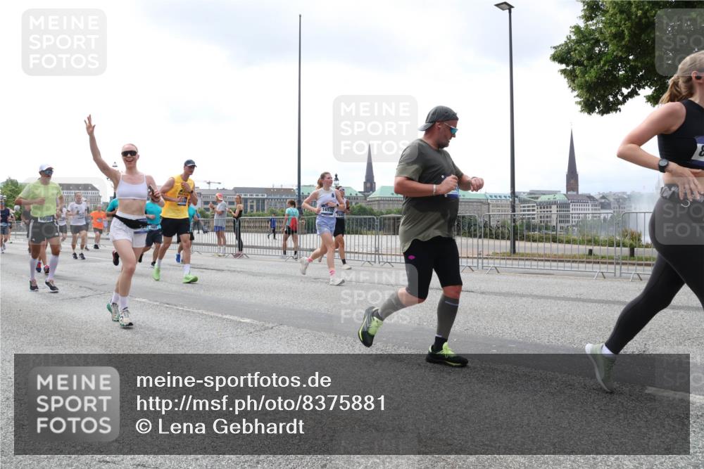 29.06.2025 - hella hamburg halbmarathon Lena Gebhardt http://msf.ph/oto/8375881 29.06.2025 10:39:59 Lombardsbrücke 6698, 16532, 8, 1058, 1076, 1291, 1586, 1691, 1899, 2019, 2254, 2313, 2515, 2572, 2578, 2866, 2888, 2976, 3046, 3237, 3515, 3607, 3808, 3882, 3883, 3884, 4173, 4271, 4298, 4471, 4609, 4752, 4756, 5045, 5113, 5229, 5263, 5351, 5352, 5654, 5701, 5877, 5901, 6097, 6427, 6428, 6548, 6698, 6719, 6726, 6739, 6750, 6866, 6876, 6890, 6920, 7045, 7053, 7125, 7174, 7199, 7429, 7455, 7456, 7675, 7850, 8107, 8612, 8995, 9569, 9747, 9777, 10441 meine-sportfotos.de