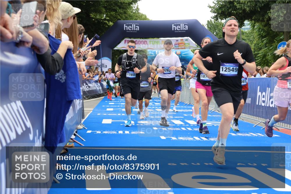 29.06.2025 - hella hamburg halbmarathon Strokosch-Dieckow http://msf.ph/oto/8375901 29.06.2025 10:48:24 Ziel 1537, 3747, 5129, 5362, 5528, 6081, 6923, 7367, 8216, 9262, 9770, 10000, 10860, 11451, 11467, 12149, 12549, 12690, 12840, 13962, 14033, 14990, 15735, 15808, 15917, 17395, 17745, 17855, 17982, 18251, 18790, 18923 meine-sportfotos.de