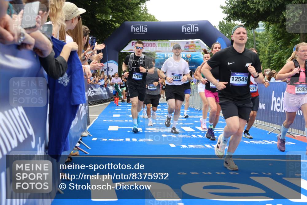 29.06.2025 - hella hamburg halbmarathon Strokosch-Dieckow http://msf.ph/oto/8375932 29.06.2025 10:48:24 Ziel 1537, 3747, 5129, 5362, 5528, 6081, 6923, 7367, 8216, 9262, 9770, 10000, 10860, 11451, 11467, 12149, 12549, 12690, 12840, 13962, 14033, 14990, 15735, 15808, 15917, 17395, 17745, 17855, 17982, 18251, 18790, 18923 meine-sportfotos.de