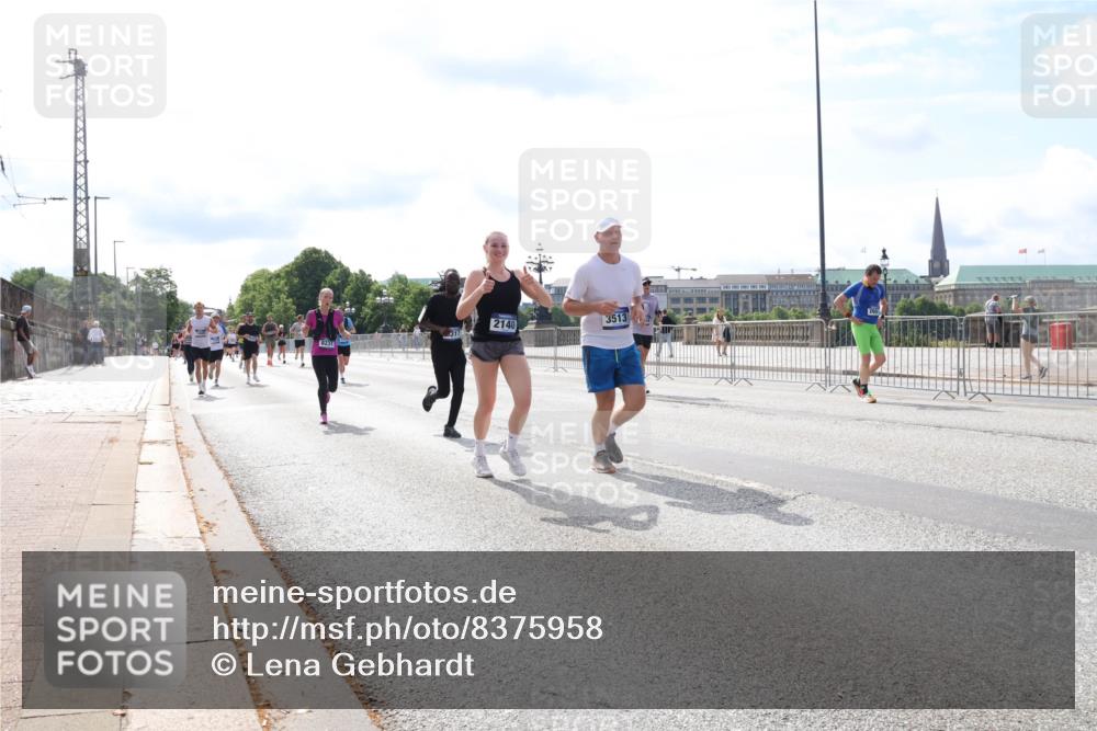 29.06.2025 - hella hamburg halbmarathon Lena Gebhardt http://msf.ph/oto/8375958 29.06.2025 10:15:11 Lombardsbrücke 8237, 317, 3513, 2140, 1071, 1296, 1379, 1524, 1575, 1745, 2046, 2140, 2281, 2601, 2690, 2720, 3025, 3454, 3507, 3509, 3513, 3650, 3691, 3844, 4495, 4641, 5271, 5608, 5800, 5981, 5986, 6181, 6248, 6317, 6935, 7195, 7439, 7452, 7809, 7810, 7881, 8055, 8237, 8239, 8256, 8275, 8522, 8563, 8609, 8755, 8854, 9113, 9173, 9307, 9423, 9847, 9911, 9975, 9997, 10391, 10589, 10717, 10858, 10963, 11271, 11598, 12457, 12521, 13197, 13453, 13500, 15150, 15740 meine-sportfotos.de