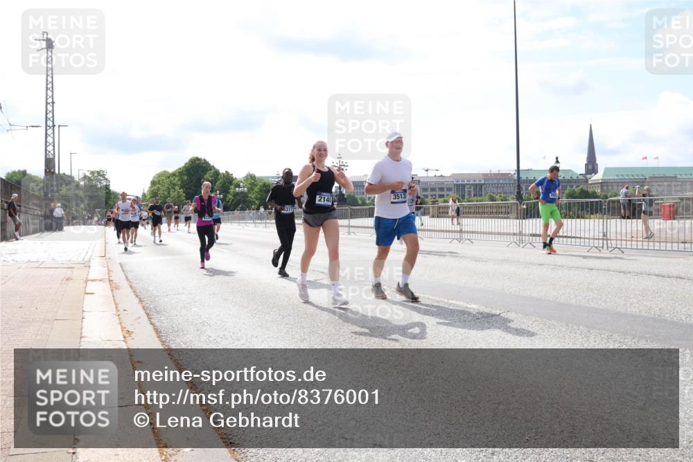 29.06.2025 - hella hamburg halbmarathon Lena Gebhardt http://msf.ph/oto/8376001 29.06.2025 10:15:11 Lombardsbrücke 5317, 823, 2140, 3513, 1071, 1296, 1379, 1524, 1575, 1745, 2046, 2140, 2281, 2601, 2690, 2720, 3025, 3454, 3507, 3509, 3513, 3650, 3691, 3844, 4495, 4641, 5271, 5608, 5800, 5981, 5986, 6181, 6248, 6317, 6935, 7195, 7439, 7452, 7809, 7810, 7881, 8055, 8237, 8239, 8256, 8275, 8522, 8563, 8609, 8755, 8854, 9113, 9173, 9307, 9423, 9847, 9911, 9975, 9997, 10391, 10589, 10717, 10858, 10963, 11271, 11598, 12457, 12521, 13197, 13453, 13500, 15150, 15740 meine-sportfotos.de