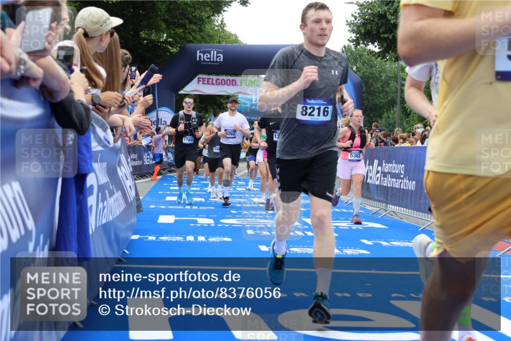 29.06.2025 - hella hamburg halbmarathon Strokosch-Dieckow http://msf.ph/oto/8376056 29.06.2025 10:48:23 Ziel 1537, 3747, 5129, 5362, 5528, 6081, 6923, 7367, 8216, 9262, 9770, 10860, 11451, 11467, 12149, 12549, 12690, 12840, 13962, 14033, 14990, 15735, 15808, 17395, 17745, 17855, 17982, 18251, 18790, 18923, 18963 meine-sportfotos.de