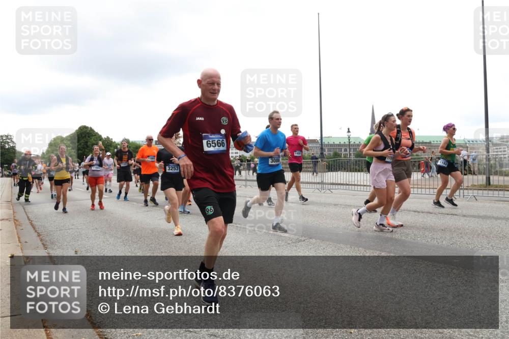 29.06.2025 - hella hamburg halbmarathon Lena Gebhardt http://msf.ph/oto/8376063 29.06.2025 10:49:13 Lombardsbrücke 11601, 17207, 3253, 96, 6566, 3086, 14081, 11192, 1525, 1625, 2067, 2160, 2395, 2527, 2541, 2713, 2792, 2927, 3070, 3086, 3183, 3215, 3232, 3253, 3383, 3943, 4403, 4525, 4527, 4589, 4769, 4809, 5106, 5118, 5463, 5479, 5480, 5551, 6015, 6191, 6437, 6566, 6979, 6989, 7062, 7301, 7650, 7931, 7936, 8549, 9245, 9261, 9341, 9359, 9552, 10033, 10038, 10081, 10130, 10333, 10479, 10524, 10656, 10782, 10785, 11000, 11031, 11192, 11364, 11365, 11558 meine-sportfotos.de