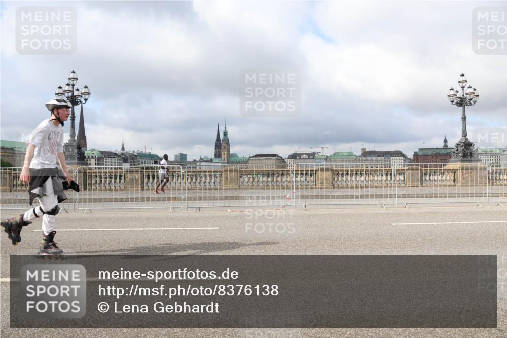 29.06.2025 - hella hamburg halbmarathon Lena Gebhardt http://msf.ph/oto/8376138 29.06.2025 09:13:10 Lombardsbrücke  meine-sportfotos.de