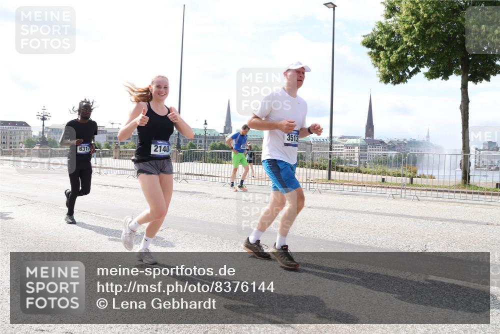 29.06.2025 - hella hamburg halbmarathon Lena Gebhardt http://msf.ph/oto/8376144 29.06.2025 10:15:12 Lombardsbrücke 6317, 2140, 3513, 1071, 1296, 1379, 1524, 1575, 1745, 2046, 2140, 2281, 2601, 2690, 2720, 3025, 3454, 3507, 3509, 3513, 3650, 3691, 3844, 4495, 4641, 5271, 5608, 5739, 5800, 5986, 6181, 6248, 6317, 6935, 7195, 7439, 7452, 7809, 7810, 7881, 8055, 8237, 8239, 8256, 8275, 8522, 8563, 8609, 8755, 8854, 9113, 9173, 9307, 9423, 9847, 9911, 9975, 9997, 10391, 10589, 10717, 10858, 10963, 11271, 11598, 12457, 12521, 13197, 13453, 13500, 15150, 15740 meine-sportfotos.de