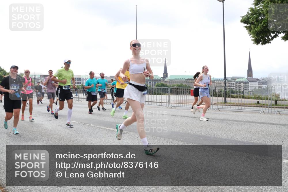 29.06.2025 - hella hamburg halbmarathon Lena Gebhardt http://msf.ph/oto/8376146 29.06.2025 10:40:00 Lombardsbrücke 18157, 11874, 6698, 1018, 1037, 1058, 1076, 1291, 1586, 1691, 1899, 2019, 2109, 2254, 2313, 2515, 2572, 2578, 2866, 2888, 2976, 3046, 3237, 3515, 3607, 3808, 3882, 3883, 3884, 4173, 4271, 4298, 4471, 4609, 4752, 4756, 5045, 5113, 5229, 5263, 5351, 5352, 5654, 5701, 5877, 5901, 6097, 6427, 6428, 6548, 6673, 6698, 6719, 6726, 6739, 6750, 6866, 6876, 6890, 6920, 7045, 7053, 7125, 7174, 7199, 7429, 7455, 7456, 7675, 7850, 8107, 8612, 9569, 9747, 9777, 10441 meine-sportfotos.de