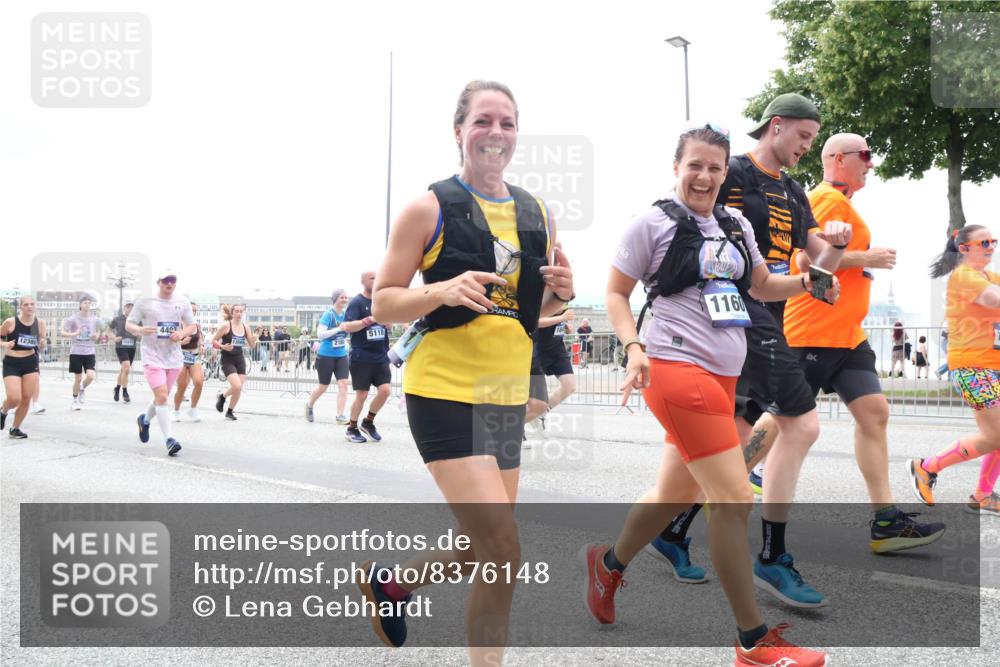 29.06.2025 - hella hamburg halbmarathon Lena Gebhardt http://msf.ph/oto/8376148 29.06.2025 10:49:17 Lombardsbrücke 4403, 12380, 5118, 1160, 1525, 1625, 1805, 2067, 2160, 2395, 2527, 2541, 2668, 2713, 2792, 2927, 3070, 3086, 3183, 3215, 3232, 3253, 3383, 3943, 4403, 4525, 4527, 4589, 4769, 4809, 5106, 5118, 5463, 5479, 5480, 5551, 6015, 6191, 6437, 6566, 6979, 6989, 7062, 7301, 7650, 7931, 7936, 8549, 9245, 9261, 9341, 9359, 9552, 10033, 10038, 10081, 10130, 10333, 10479, 10524, 10782, 10785, 11000, 11031, 11192, 11558, 11631 meine-sportfotos.de