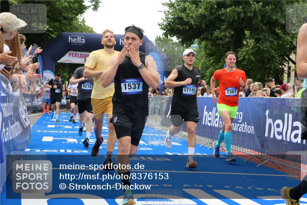 29.06.2025 - hella hamburg halbmarathon Strokosch-Dieckow http://msf.ph/oto/8376153 29.06.2025 10:48:21 Ziel 1537, 3747, 5129, 5362, 5528, 6081, 6923, 7367, 7599, 8216, 9262, 9770, 11211, 11451, 11467, 12549, 12840, 13962, 14797, 14990, 15629, 15735, 17745, 17855, 17982, 18790, 18923, 18963, 19127 meine-sportfotos.de