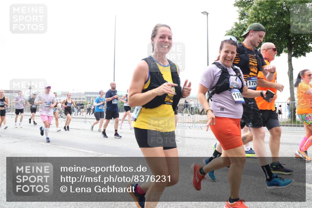 29.06.2025 - hella hamburg halbmarathon Lena Gebhardt http://msf.ph/oto/8376231 29.06.2025 10:49:17 Lombardsbrücke 4403, 2160, 5118, 116, 1728, 1525, 1625, 1805, 2067, 2160, 2395, 2527, 2541, 2668, 2713, 2792, 2927, 3070, 3086, 3183, 3215, 3232, 3253, 3383, 3943, 4403, 4525, 4527, 4589, 4769, 4809, 5106, 5118, 5463, 5479, 5480, 5551, 6015, 6191, 6437, 6566, 6979, 6989, 7062, 7301, 7650, 7931, 7936, 8549, 9245, 9261, 9341, 9359, 9552, 10033, 10038, 10081, 10130, 10333, 10479, 10524, 10782, 10785, 11000, 11031, 11192, 11558, 11631 meine-sportfotos.de