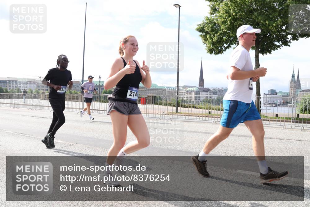 29.06.2025 - hella hamburg halbmarathon Lena Gebhardt http://msf.ph/oto/8376254 29.06.2025 10:15:13 Lombardsbrücke 6317, 2140, 1071, 1296, 1379, 1524, 1575, 1745, 2046, 2140, 2281, 2601, 2690, 2720, 3025, 3454, 3507, 3509, 3513, 3650, 3691, 3844, 4495, 4641, 5271, 5608, 5739, 5800, 5986, 6181, 6248, 6317, 6935, 7195, 7439, 7452, 7809, 7810, 7881, 8055, 8237, 8239, 8256, 8275, 8522, 8563, 8609, 8854, 9113, 9173, 9307, 9423, 9847, 9911, 9975, 9997, 10391, 10589, 10717, 10858, 10963, 11271, 11598, 12457, 12521, 13197, 13453, 13500, 15150, 15740 meine-sportfotos.de