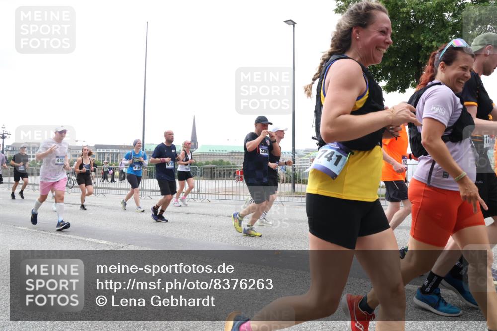 29.06.2025 - hella hamburg halbmarathon Lena Gebhardt http://msf.ph/oto/8376263 29.06.2025 10:49:17 Lombardsbrücke 440, 2160, 5118, 2395, 741, 12, 1525, 1625, 1805, 2067, 2160, 2395, 2527, 2541, 2668, 2713, 2792, 2927, 3070, 3086, 3183, 3215, 3232, 3253, 3383, 3943, 4403, 4525, 4527, 4589, 4769, 4809, 5106, 5118, 5463, 5479, 5480, 5551, 6015, 6191, 6437, 6566, 6979, 6989, 7062, 7301, 7650, 7931, 7936, 8549, 9245, 9261, 9341, 9359, 9552, 10033, 10038, 10081, 10130, 10333, 10479, 10524, 10782, 10785, 11000, 11031, 11192, 11558, 11631 meine-sportfotos.de