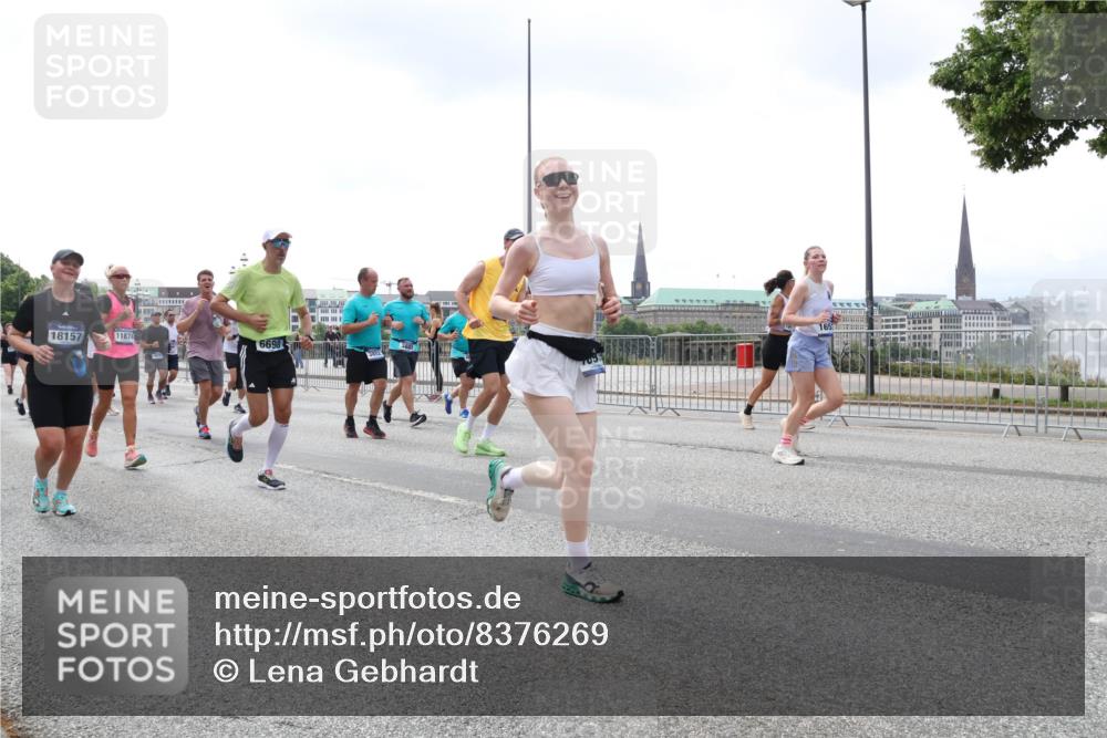 29.06.2025 - hella hamburg halbmarathon Lena Gebhardt http://msf.ph/oto/8376269 29.06.2025 10:40:00 Lombardsbrücke 18157, 11874, 6698, 1018, 1037, 1058, 1076, 1291, 1586, 1691, 1899, 2019, 2109, 2254, 2313, 2515, 2572, 2578, 2866, 2888, 2976, 3046, 3237, 3515, 3607, 3808, 3882, 3883, 3884, 4173, 4271, 4298, 4471, 4609, 4752, 4756, 5045, 5113, 5229, 5263, 5351, 5352, 5654, 5701, 5877, 5901, 6097, 6427, 6428, 6548, 6673, 6698, 6719, 6726, 6739, 6750, 6866, 6876, 6890, 6920, 7045, 7053, 7125, 7174, 7199, 7429, 7455, 7456, 7675, 7850, 8107, 8612, 9569, 9747, 9777, 10441 meine-sportfotos.de