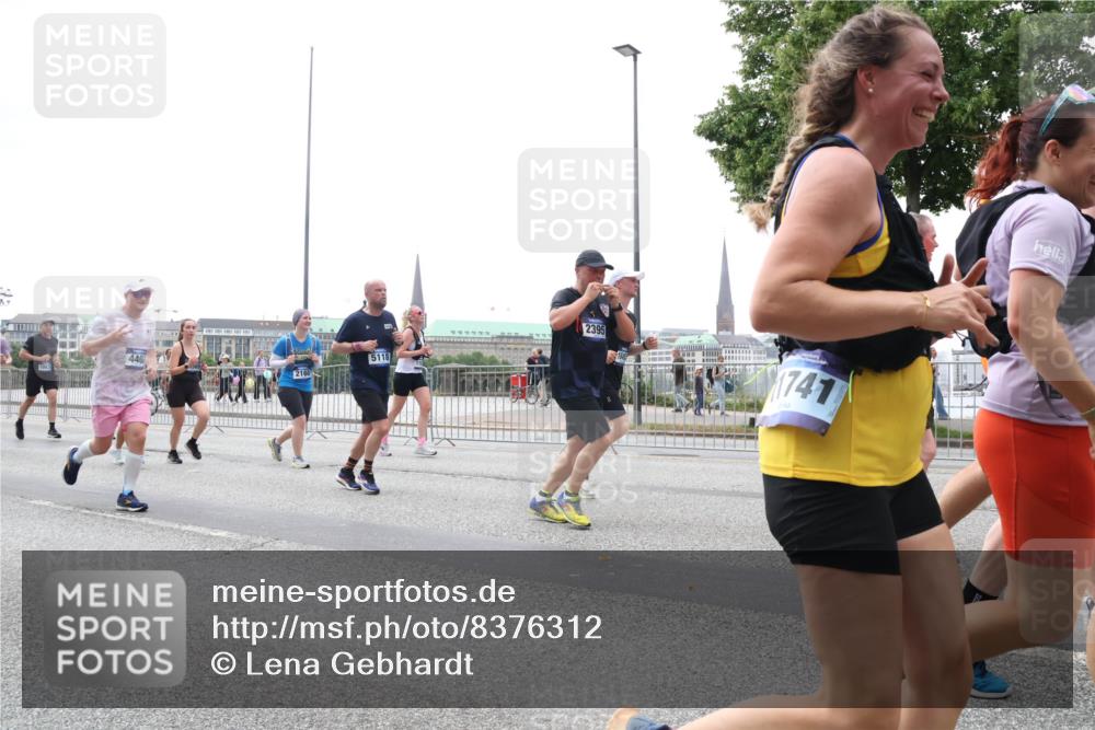 29.06.2025 - hella hamburg halbmarathon Lena Gebhardt http://msf.ph/oto/8376312 29.06.2025 10:49:17 Lombardsbrücke 4403, 5118, 2395, 1741, 1525, 1625, 1805, 2067, 2160, 2395, 2527, 2541, 2668, 2713, 2792, 2927, 3070, 3086, 3183, 3215, 3232, 3253, 3383, 3943, 4403, 4525, 4527, 4589, 4769, 4809, 5106, 5118, 5463, 5479, 5480, 5551, 6015, 6191, 6437, 6566, 6979, 6989, 7062, 7301, 7650, 7931, 7936, 8549, 9245, 9261, 9341, 9359, 9552, 10033, 10038, 10081, 10130, 10333, 10479, 10524, 10782, 10785, 11000, 11031, 11192, 11558, 11631 meine-sportfotos.de