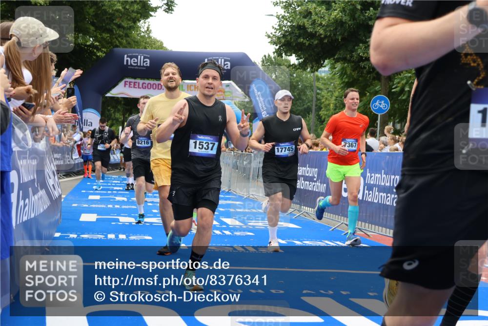 29.06.2025 - hella hamburg halbmarathon Strokosch-Dieckow http://msf.ph/oto/8376341 29.06.2025 10:48:21 Ziel 1537, 3747, 5129, 5362, 5528, 6081, 6923, 7367, 7599, 8216, 9262, 9770, 11211, 11451, 11467, 12549, 12840, 13962, 14797, 14990, 15629, 15735, 17745, 17855, 17982, 18790, 18923, 18963, 19127 meine-sportfotos.de