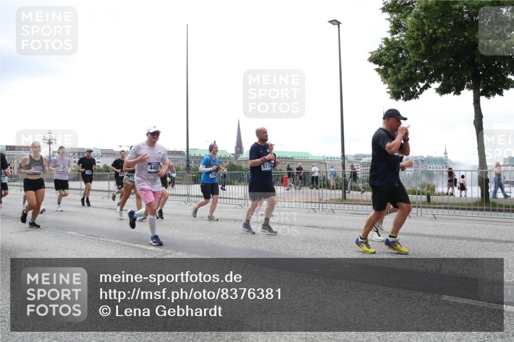 29.06.2025 - hella hamburg halbmarathon Lena Gebhardt http://msf.ph/oto/8376381 29.06.2025 10:49:18 Lombardsbrücke 4403, 5118, 1525, 1625, 1805, 2067, 2160, 2395, 2527, 2541, 2668, 2713, 2792, 2927, 3070, 3086, 3183, 3215, 3232, 3253, 3383, 3943, 4403, 4525, 4527, 4589, 4769, 4809, 5106, 5118, 5463, 5479, 5480, 5551, 6015, 6191, 6437, 6566, 6979, 6989, 7062, 7301, 7650, 7931, 7936, 8549, 9245, 9261, 9341, 9359, 10033, 10038, 10081, 10130, 10333, 10479, 10782, 10785, 11000, 11031, 11192, 11558, 11631 meine-sportfotos.de