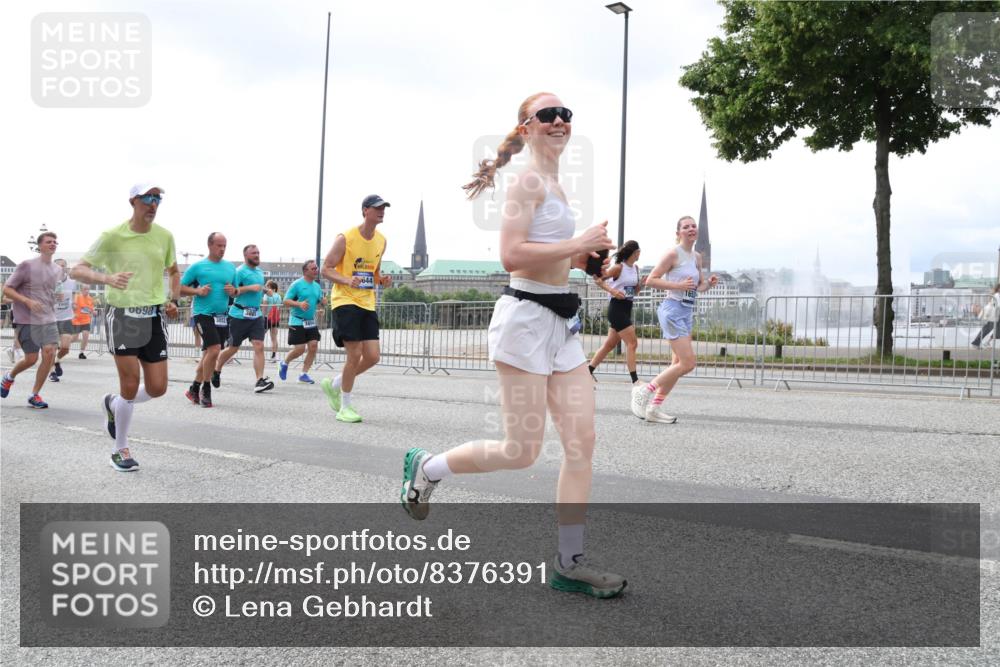 29.06.2025 - hella hamburg halbmarathon Lena Gebhardt http://msf.ph/oto/8376391 29.06.2025 10:40:00 Lombardsbrücke 0698, 1018, 1037, 1058, 1076, 1291, 1586, 1691, 1899, 2019, 2109, 2254, 2313, 2515, 2572, 2578, 2866, 2888, 2976, 3046, 3237, 3515, 3607, 3808, 3882, 3883, 3884, 4173, 4271, 4298, 4471, 4609, 4752, 4756, 5045, 5113, 5229, 5263, 5351, 5352, 5654, 5701, 5877, 5901, 6097, 6427, 6428, 6548, 6673, 6698, 6719, 6726, 6739, 6750, 6866, 6876, 6890, 6920, 7045, 7053, 7125, 7174, 7199, 7429, 7455, 7456, 7675, 7850, 8107, 8612, 9569, 9747, 9777, 10441 meine-sportfotos.de