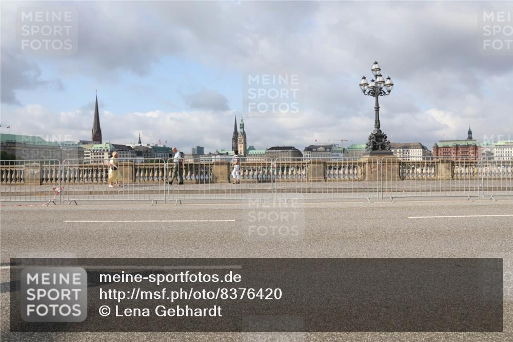29.06.2025 - hella hamburg halbmarathon Lena Gebhardt http://msf.ph/oto/8376420 29.06.2025 08:51:25 Lombardsbrücke  meine-sportfotos.de