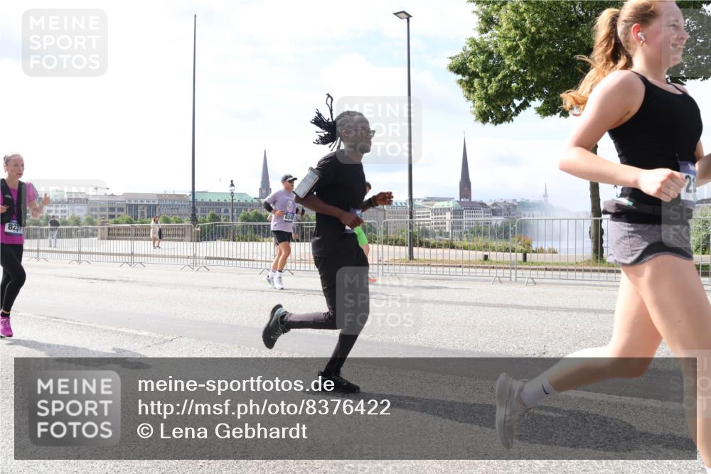 29.06.2025 - hella hamburg halbmarathon Lena Gebhardt http://msf.ph/oto/8376422 29.06.2025 10:15:13 Lombardsbrücke 8231, 1071, 1296, 1379, 1524, 1575, 1745, 2046, 2140, 2281, 2601, 2690, 2720, 3025, 3454, 3507, 3509, 3513, 3650, 3691, 3844, 4495, 4641, 5271, 5608, 5739, 5800, 5986, 6181, 6248, 6317, 6935, 7195, 7439, 7452, 7809, 7810, 7881, 8055, 8237, 8239, 8256, 8275, 8522, 8563, 8609, 8854, 9113, 9173, 9307, 9423, 9847, 9911, 9975, 9997, 10391, 10589, 10717, 10858, 10963, 11271, 11598, 12457, 12521, 13197, 13453, 13500, 15150, 15740 meine-sportfotos.de