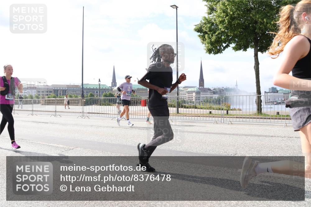 29.06.2025 - hella hamburg halbmarathon Lena Gebhardt http://msf.ph/oto/8376478 29.06.2025 10:15:13 Lombardsbrücke 8237, 1071, 1296, 1379, 1524, 1575, 1745, 2046, 2140, 2281, 2601, 2690, 2720, 3025, 3454, 3507, 3509, 3513, 3650, 3691, 3844, 4495, 4641, 5271, 5608, 5739, 5800, 5986, 6181, 6248, 6317, 6935, 7195, 7439, 7452, 7809, 7810, 7881, 8055, 8237, 8239, 8256, 8275, 8522, 8563, 8609, 8854, 9113, 9173, 9307, 9423, 9847, 9911, 9975, 9997, 10391, 10589, 10717, 10858, 10963, 11271, 11598, 12457, 12521, 13197, 13453, 13500, 15150, 15740 meine-sportfotos.de