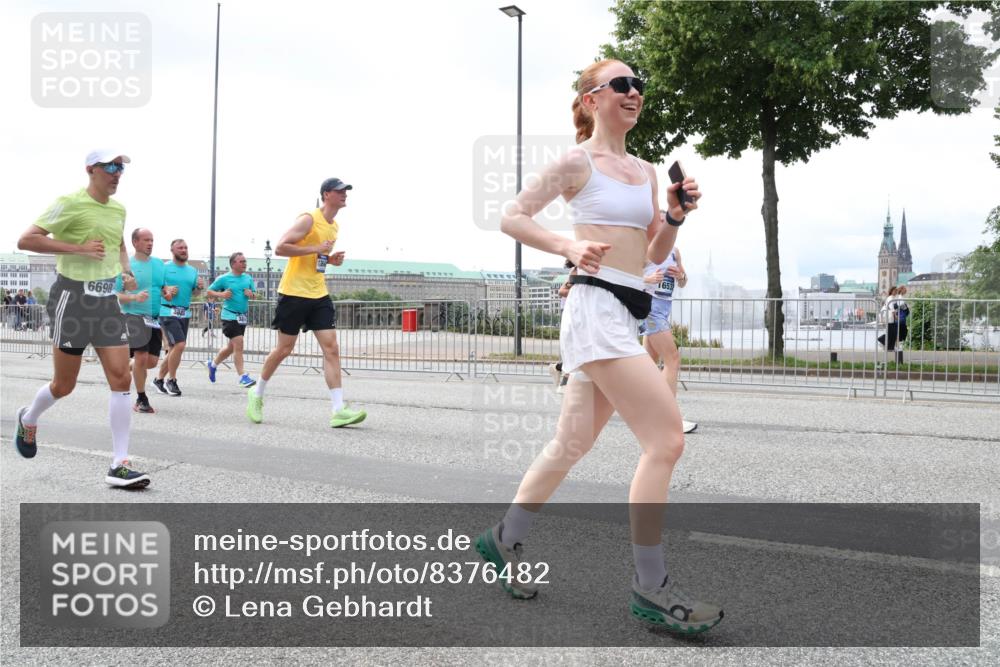 29.06.2025 - hella hamburg halbmarathon Lena Gebhardt http://msf.ph/oto/8376482 29.06.2025 10:40:00 Lombardsbrücke 6698, 1018, 1037, 1058, 1076, 1291, 1586, 1691, 1899, 2019, 2109, 2254, 2313, 2515, 2572, 2578, 2866, 2888, 2976, 3046, 3237, 3515, 3607, 3808, 3882, 3883, 3884, 4173, 4271, 4298, 4471, 4609, 4752, 4756, 5045, 5113, 5229, 5263, 5351, 5352, 5654, 5701, 5877, 5901, 6097, 6427, 6428, 6548, 6673, 6698, 6719, 6726, 6739, 6750, 6866, 6876, 6890, 6920, 7045, 7053, 7125, 7174, 7199, 7429, 7455, 7456, 7675, 7850, 8107, 8612, 9569, 9747, 9777, 10441 meine-sportfotos.de