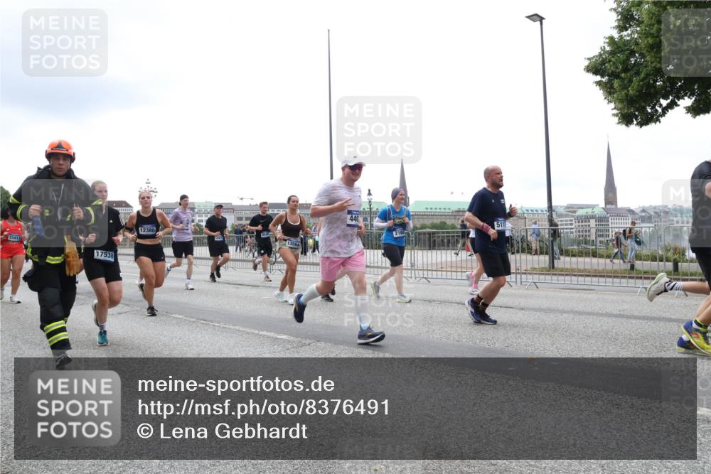 29.06.2025 - hella hamburg halbmarathon Lena Gebhardt http://msf.ph/oto/8376491 29.06.2025 10:49:18 Lombardsbrücke 15411, 17538, 12380, 13564, 440, 511, 1525, 1625, 1805, 2067, 2160, 2395, 2527, 2541, 2668, 2713, 2792, 2927, 3070, 3086, 3183, 3215, 3232, 3253, 3383, 3943, 4403, 4525, 4527, 4589, 4769, 4809, 5106, 5118, 5463, 5479, 5480, 5551, 6015, 6191, 6437, 6566, 6979, 6989, 7062, 7301, 7650, 7931, 7936, 8549, 9245, 9261, 9341, 9359, 10033, 10038, 10081, 10130, 10333, 10479, 10782, 10785, 11000, 11031, 11192, 11558, 11631 meine-sportfotos.de