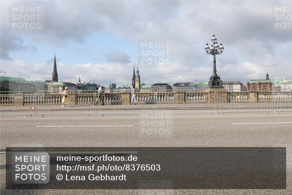 29.06.2025 - hella hamburg halbmarathon Lena Gebhardt http://msf.ph/oto/8376503 29.06.2025 08:51:25 Lombardsbrücke  meine-sportfotos.de