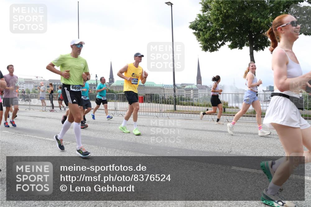 29.06.2025 - hella hamburg halbmarathon Lena Gebhardt http://msf.ph/oto/8376524 29.06.2025 10:40:01 Lombardsbrücke 6698, 13644, 1018, 1037, 1058, 1076, 1291, 1586, 1691, 1899, 2019, 2109, 2254, 2313, 2515, 2572, 2578, 2866, 2888, 2976, 3046, 3237, 3515, 3607, 3808, 3882, 3883, 3884, 4173, 4271, 4298, 4471, 4609, 4752, 4756, 5045, 5113, 5229, 5263, 5351, 5352, 5654, 5701, 5877, 5901, 6097, 6427, 6428, 6548, 6673, 6698, 6719, 6726, 6739, 6750, 6866, 6876, 6890, 6920, 7045, 7053, 7108, 7125, 7174, 7199, 7429, 7455, 7456, 7675, 7850, 8107, 8612, 9747, 9777, 10441 meine-sportfotos.de