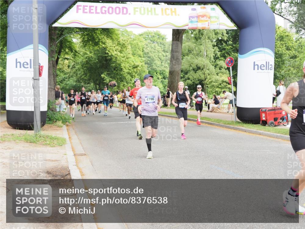 29.06.2025 - hella hamburg halbmarathon MichiJ http://msf.ph/oto/8376538 29.06.2025 10:45:28 Zwischen KM18-KM19 1946, 1951, 2159, 4796, 7189, 9655, 10268, 11605, 12734, 12779, 13512, 14673, 16409, 16563, 16924, 17967, 18327 meine-sportfotos.de