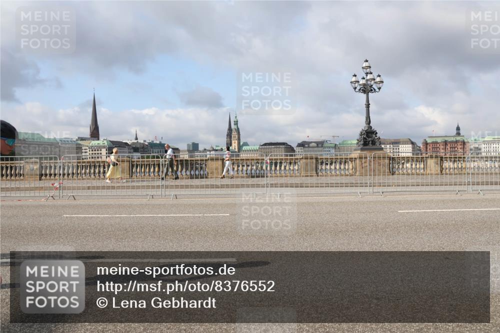 29.06.2025 - hella hamburg halbmarathon Lena Gebhardt http://msf.ph/oto/8376552 29.06.2025 08:51:25 Lombardsbrücke  meine-sportfotos.de