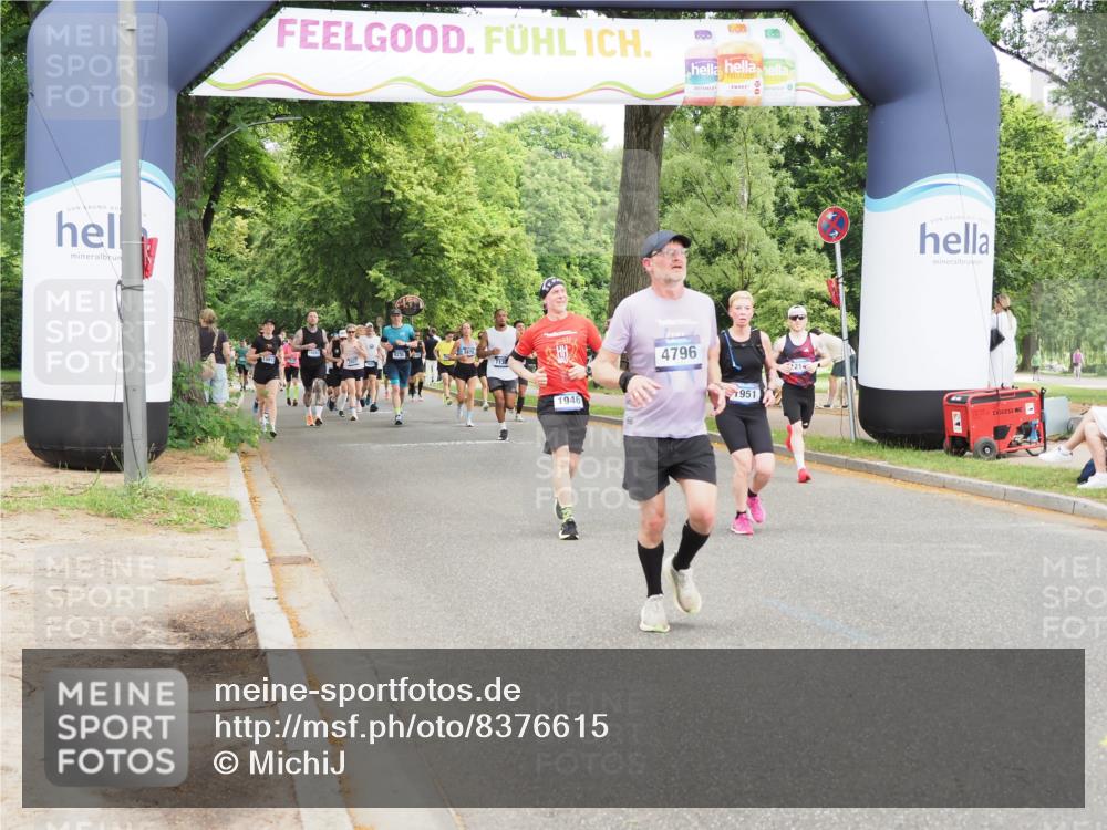 29.06.2025 - hella hamburg halbmarathon MichiJ http://msf.ph/oto/8376615 29.06.2025 10:45:29 Zwischen KM18-KM19 1946, 1951, 2159, 4796, 7189, 9655, 10268, 11605, 12144, 12734, 13512, 14673, 16563, 16924, 18327 meine-sportfotos.de