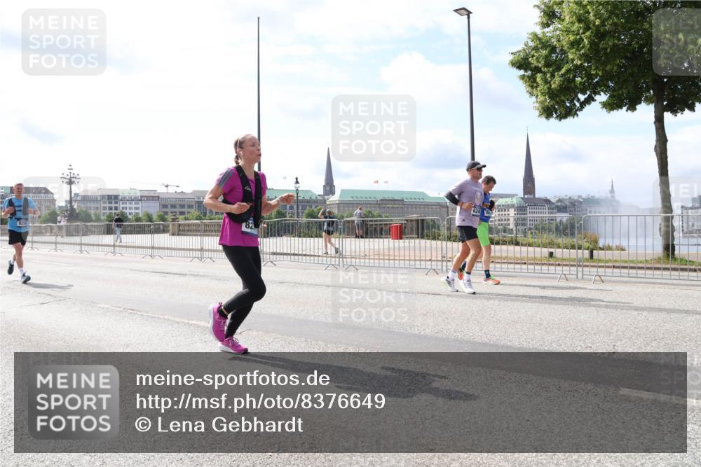 29.06.2025 - hella hamburg halbmarathon Lena Gebhardt http://msf.ph/oto/8376649 29.06.2025 10:15:14 Lombardsbrücke 624, 1071, 1296, 1379, 1524, 1575, 1745, 2046, 2140, 2281, 2601, 2690, 2720, 3025, 3454, 3507, 3509, 3513, 3650, 3691, 3844, 4495, 4641, 5271, 5608, 5739, 5800, 5986, 6181, 6248, 6317, 7195, 7439, 7452, 7809, 7810, 7881, 8055, 8237, 8239, 8256, 8275, 8522, 8563, 8609, 8854, 9113, 9173, 9307, 9423, 9847, 9911, 9975, 9997, 10391, 10589, 10717, 10858, 10963, 11271, 11598, 12457, 12521, 13197, 13453, 13500, 15150, 15740 meine-sportfotos.de