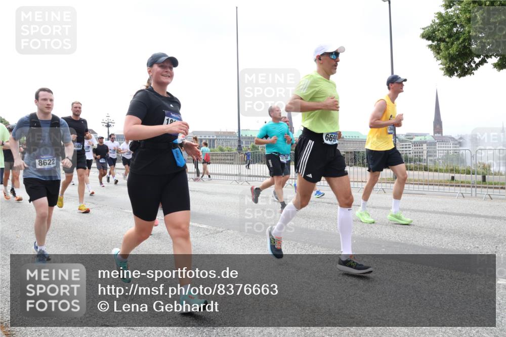 29.06.2025 - hella hamburg halbmarathon Lena Gebhardt http://msf.ph/oto/8376663 29.06.2025 10:40:01 Lombardsbrücke 8622, 08007, 19, 66, 136, 1018, 1037, 1058, 1076, 1291, 1586, 1691, 1899, 2019, 2109, 2254, 2313, 2515, 2572, 2578, 2866, 2888, 2976, 3046, 3237, 3515, 3607, 3808, 3882, 3883, 3884, 4173, 4271, 4298, 4471, 4609, 4752, 4756, 5045, 5113, 5229, 5263, 5351, 5352, 5654, 5701, 5877, 5901, 6097, 6427, 6428, 6548, 6673, 6698, 6719, 6726, 6739, 6750, 6866, 6876, 6890, 6920, 7045, 7053, 7108, 7125, 7174, 7199, 7429, 7455, 7456, 7675, 7850, 8107, 8612, 9747, 9777, 10441 meine-sportfotos.de