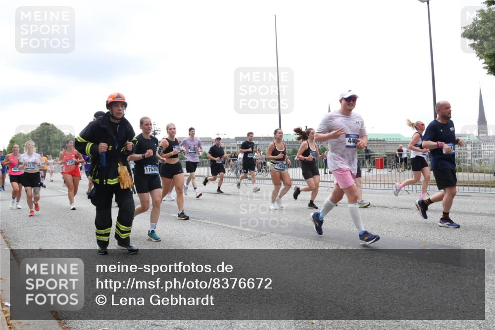 29.06.2025 - hella hamburg halbmarathon Lena Gebhardt http://msf.ph/oto/8376672 29.06.2025 10:49:18 Lombardsbrücke 1601, 15176, 1541, 13564, 17538, 440, 1525, 1625, 1805, 2067, 2160, 2395, 2527, 2541, 2668, 2713, 2792, 2927, 3070, 3086, 3183, 3215, 3232, 3253, 3383, 3943, 4403, 4525, 4527, 4589, 4769, 4809, 5106, 5118, 5463, 5479, 5480, 5551, 6015, 6191, 6437, 6566, 6979, 6989, 7062, 7301, 7650, 7931, 7936, 8549, 9245, 9261, 9341, 9359, 10033, 10038, 10081, 10130, 10333, 10479, 10782, 10785, 11000, 11031, 11192, 11558, 11631 meine-sportfotos.de
