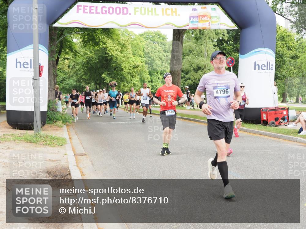 29.06.2025 - hella hamburg halbmarathon MichiJ http://msf.ph/oto/8376710 29.06.2025 10:45:29 Zwischen KM18-KM19 1946, 1951, 2159, 4796, 7189, 9655, 10268, 11605, 12144, 12734, 13512, 14673, 16563, 16924, 18327 meine-sportfotos.de