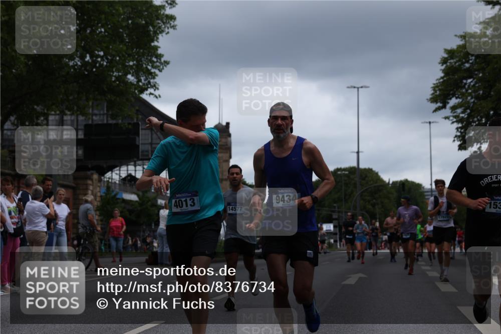 29.06.2025 - hella hamburg halbmarathon Yannick Fuchs http://msf.ph/oto/8376734 29.06.2025 10:54:23 20KM 1681, 2011, 2091, 2167, 2363, 2730, 4013, 6309, 7065, 8003, 8191, 8421, 8422, 8509, 8923, 9006, 9434, 10576, 11041, 11366, 11753, 11937, 12491, 13488, 13589, 14224, 14429, 14577, 15344, 15901, 16439, 17491, 17825, 17899, 18029, 18063, 18254, 18701, 19159, 19246 meine-sportfotos.de