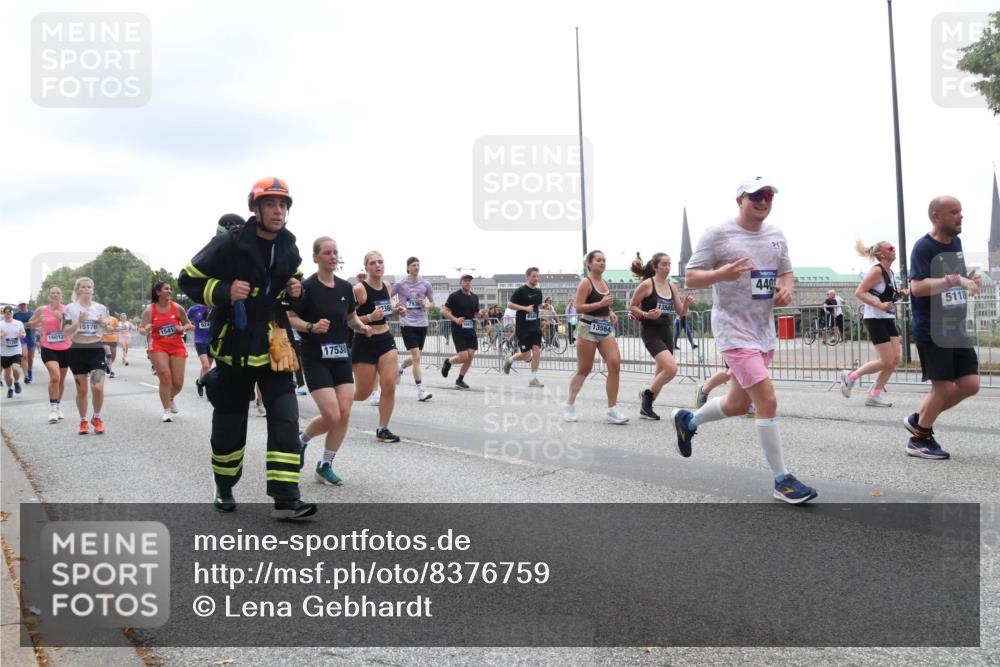 29.06.2025 - hella hamburg halbmarathon Lena Gebhardt http://msf.ph/oto/8376759 29.06.2025 10:49:18 Lombardsbrücke 16012, 15176, 1541, 17538, 8549, 13564, 13565, 440, 5118, 1525, 1625, 1805, 2067, 2160, 2395, 2527, 2541, 2668, 2713, 2792, 2927, 3070, 3086, 3183, 3215, 3232, 3253, 3383, 3943, 4403, 4525, 4527, 4589, 4769, 4809, 5106, 5118, 5463, 5479, 5480, 5551, 6015, 6191, 6437, 6566, 6979, 6989, 7062, 7301, 7650, 7931, 7936, 8549, 9245, 9261, 9341, 9359, 10033, 10038, 10081, 10130, 10333, 10479, 10782, 10785, 11000, 11031, 11192, 11558, 11631 meine-sportfotos.de