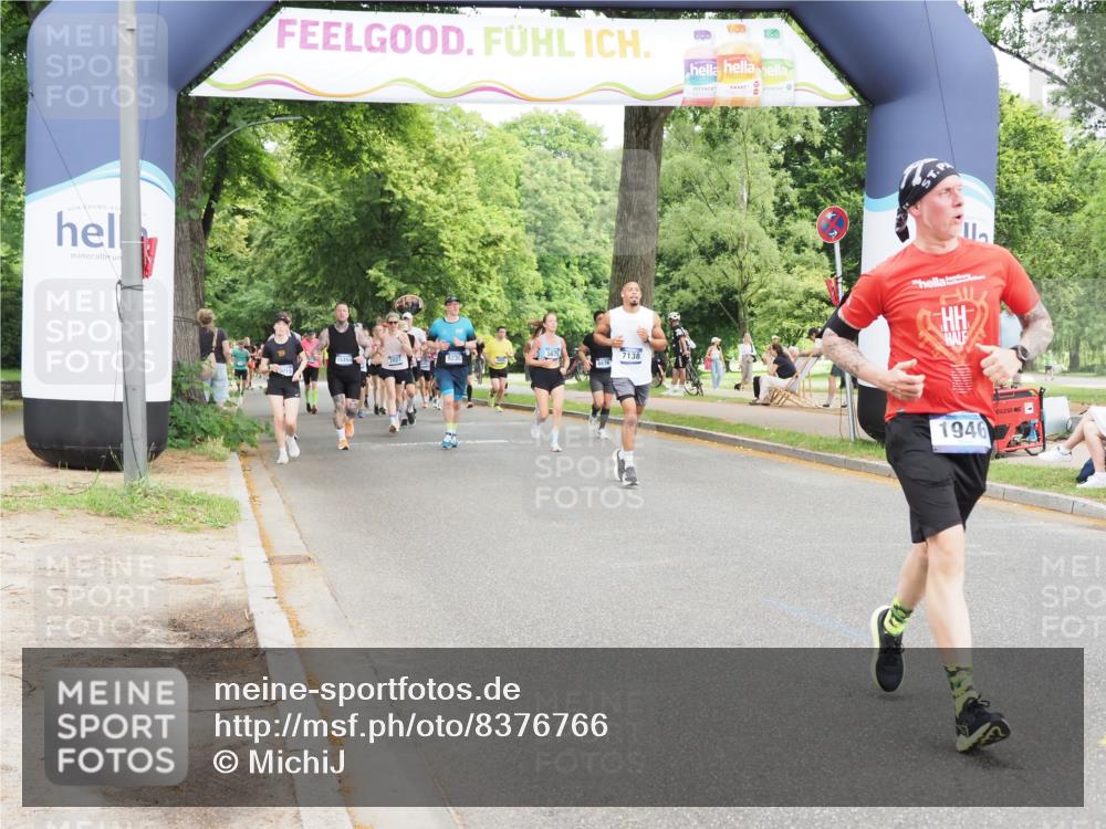 29.06.2025 - hella hamburg halbmarathon MichiJ http://msf.ph/oto/8376766 29.06.2025 10:45:31 Zwischen KM18-KM19 1946, 1951, 2159, 4796, 7138, 9655, 10268, 11605, 12144, 12734, 14673, 16563, 16924, 18327 meine-sportfotos.de