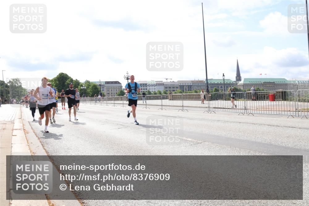 29.06.2025 - hella hamburg halbmarathon Lena Gebhardt http://msf.ph/oto/8376909 29.06.2025 10:15:15 Lombardsbrücke 138815, 8256, 1071, 1296, 1379, 1524, 1575, 1745, 2046, 2110, 2140, 2281, 2601, 2690, 2720, 3025, 3417, 3454, 3507, 3509, 3513, 3650, 3844, 4495, 4641, 5271, 5608, 5739, 5800, 5986, 6181, 6248, 6317, 7195, 7439, 7452, 7809, 7810, 7881, 8055, 8237, 8239, 8256, 8275, 8522, 8563, 8609, 8854, 9113, 9173, 9307, 9423, 9847, 9911, 9975, 9997, 10589, 10717, 10858, 10963, 11271, 11598, 12457, 12521, 13197, 13453, 13500, 15150, 15740 meine-sportfotos.de
