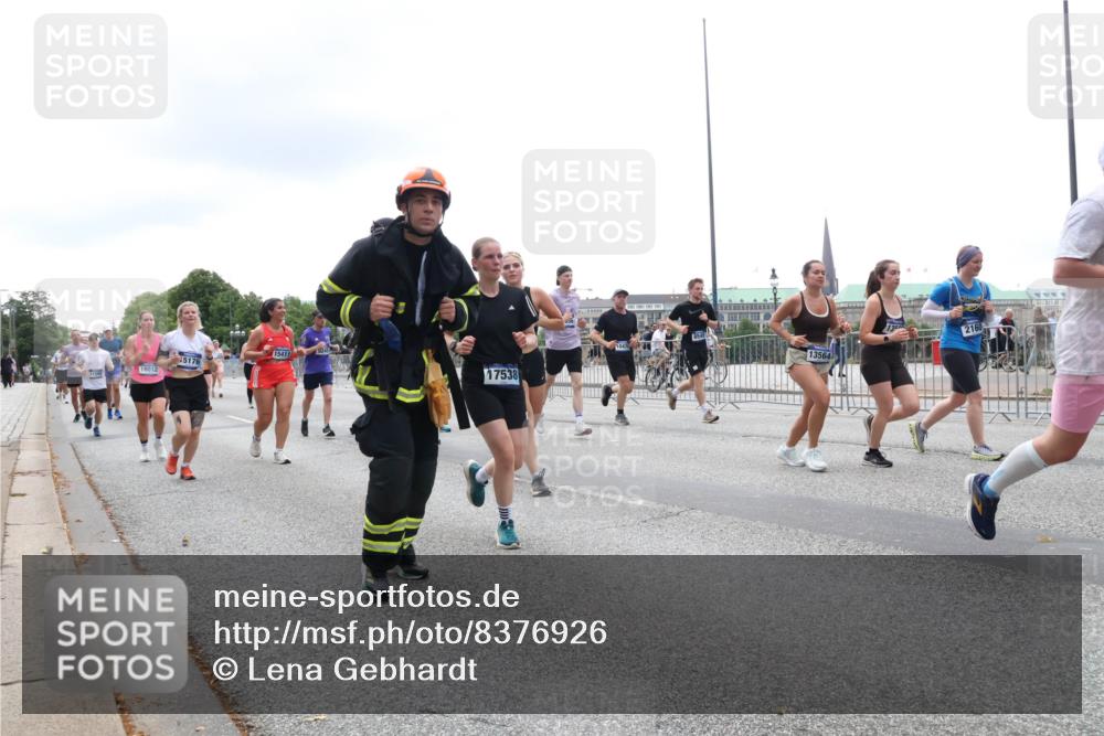 29.06.2025 - hella hamburg halbmarathon Lena Gebhardt http://msf.ph/oto/8376926 29.06.2025 10:49:19 Lombardsbrücke 16012, 5176, 15411, 8549, 17538, 13564, 13, 2160, 1525, 1625, 1805, 2067, 2160, 2395, 2527, 2541, 2668, 2713, 2792, 2927, 3070, 3086, 3183, 3215, 3232, 3253, 3383, 3943, 4403, 4525, 4527, 4589, 4769, 4809, 5106, 5118, 5463, 5479, 5480, 5551, 6015, 6191, 6437, 6566, 6979, 6989, 7062, 7301, 7650, 7931, 7936, 8549, 9245, 9261, 9341, 9359, 10033, 10038, 10081, 10130, 10333, 10479, 10782, 10785, 11000, 11031, 11192, 11558, 11631 meine-sportfotos.de