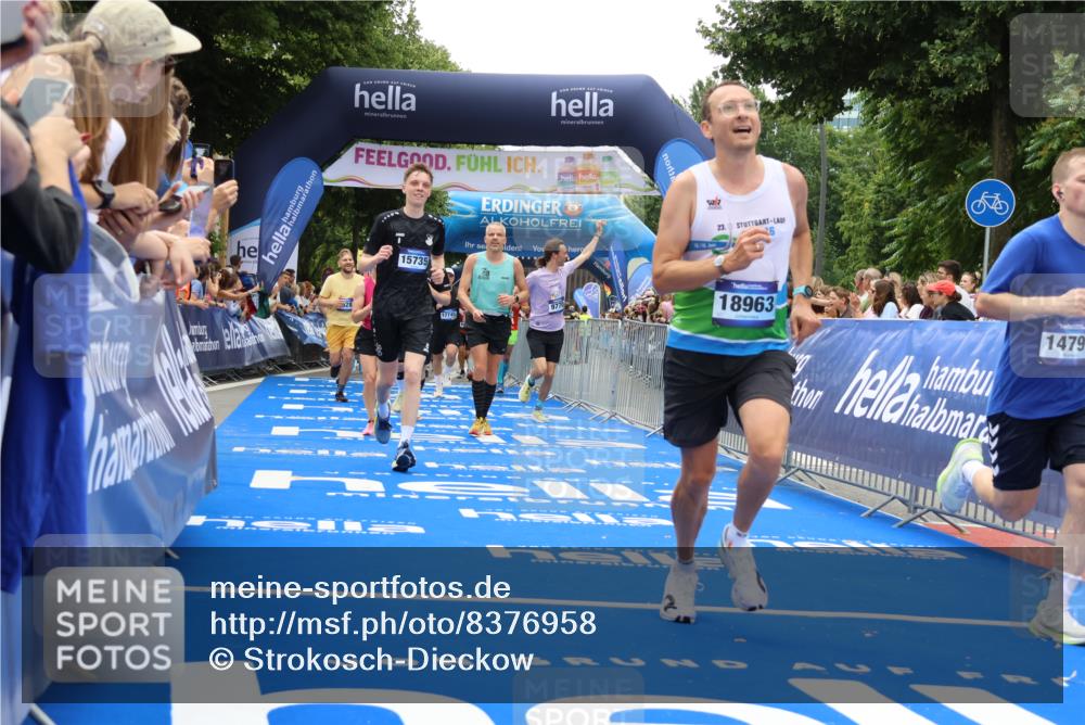 29.06.2025 - hella hamburg halbmarathon Strokosch-Dieckow http://msf.ph/oto/8376958 29.06.2025 10:48:16 Ziel 1537, 1914, 5129, 5528, 6923, 7367, 7599, 8216, 8916, 9770, 11211, 11467, 12685, 14192, 14797, 14814, 15590, 15629, 15735, 15973, 15981, 17745, 17982, 18963, 19127 meine-sportfotos.de