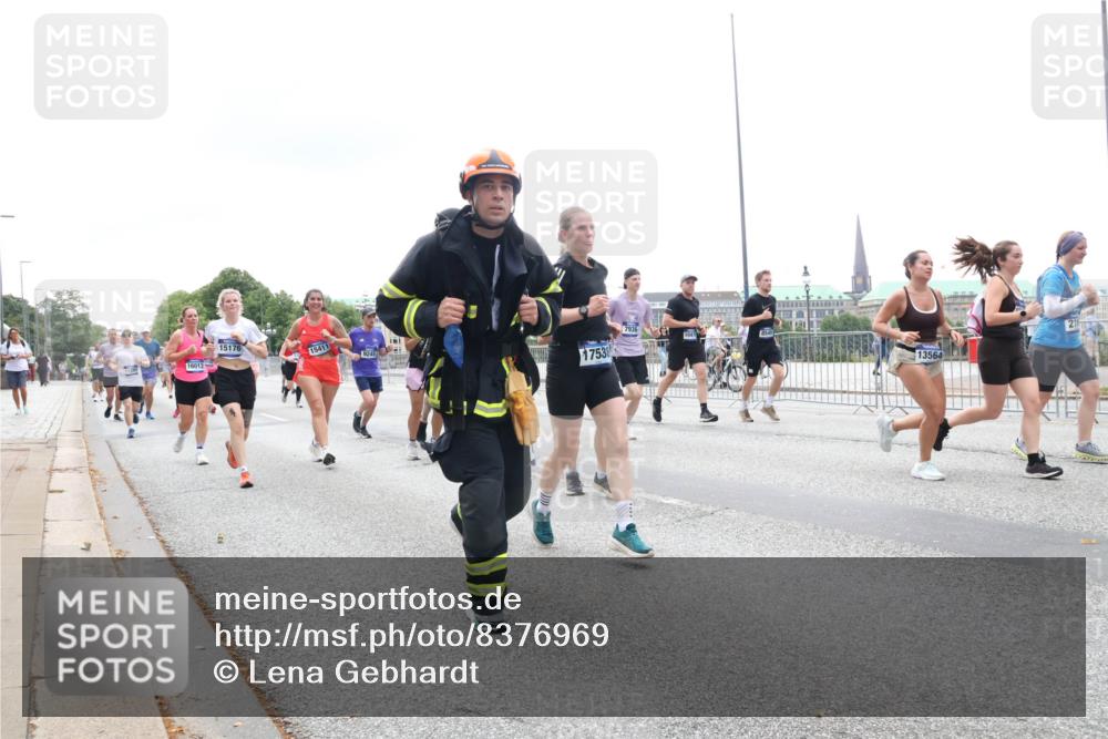 29.06.2025 - hella hamburg halbmarathon Lena Gebhardt http://msf.ph/oto/8376969 29.06.2025 10:49:19 Lombardsbrücke 16012, 15176, 15411, 9245, 17538, 7936, 13564, 21, 1525, 1625, 1805, 2067, 2160, 2395, 2527, 2541, 2668, 2713, 2792, 2927, 3070, 3086, 3183, 3215, 3232, 3253, 3383, 3943, 4403, 4525, 4527, 4589, 4769, 4809, 5106, 5118, 5463, 5479, 5480, 5551, 6015, 6191, 6437, 6566, 6979, 6989, 7062, 7301, 7650, 7931, 7936, 8549, 9245, 9261, 9341, 9359, 10033, 10038, 10081, 10130, 10333, 10479, 10782, 10785, 11000, 11031, 11192, 11558, 11631 meine-sportfotos.de