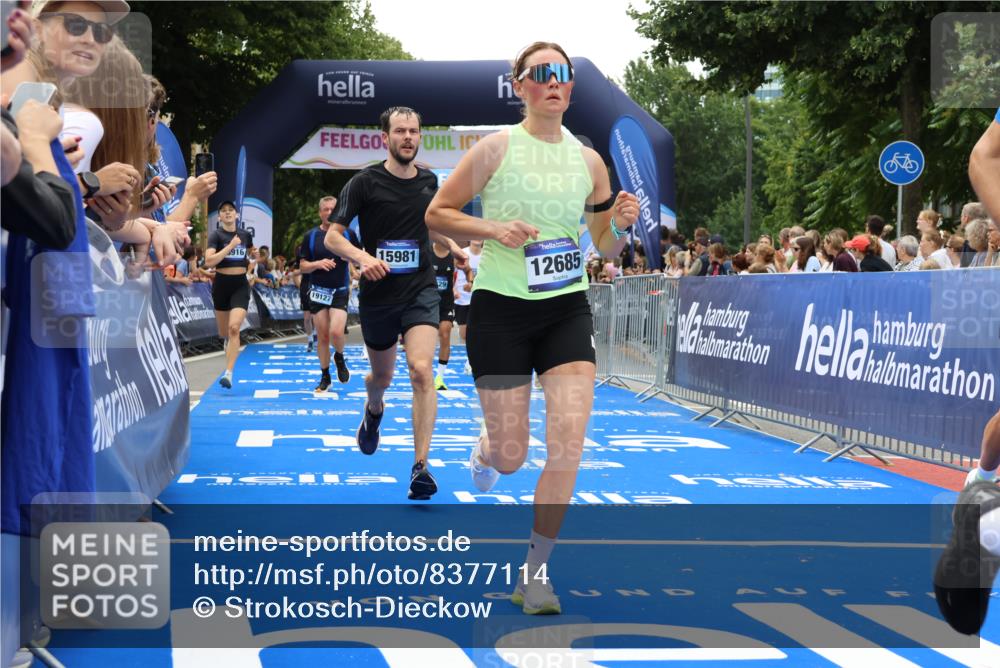 29.06.2025 - hella hamburg halbmarathon Strokosch-Dieckow http://msf.ph/oto/8377114 29.06.2025 10:48:12 Ziel 1914, 4711, 7599, 8916, 9544, 9626, 9638, 9770, 11211, 11467, 12685, 14192, 14797, 14814, 15590, 15629, 15735, 15973, 15981, 16094, 16269, 18963, 19127 meine-sportfotos.de