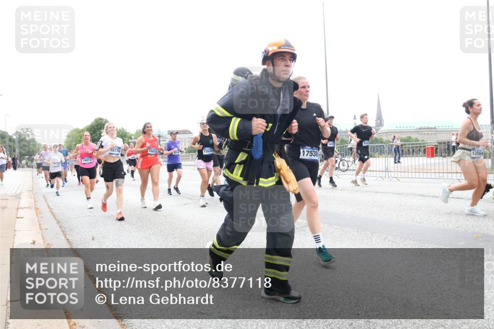 29.06.2025 - hella hamburg halbmarathon Lena Gebhardt http://msf.ph/oto/8377118 29.06.2025 10:49:19 Lombardsbrücke 15176, 15411, 9245, 15530, 17538, 16012, 10479, 13564, 1525, 1625, 1805, 2067, 2160, 2395, 2527, 2541, 2668, 2713, 2792, 2927, 3070, 3086, 3183, 3215, 3232, 3253, 3383, 3943, 4403, 4525, 4527, 4589, 4769, 4809, 5106, 5118, 5463, 5479, 5480, 5551, 6015, 6191, 6437, 6566, 6979, 6989, 7062, 7301, 7650, 7931, 7936, 8549, 9245, 9261, 9341, 9359, 10033, 10038, 10081, 10130, 10333, 10479, 10782, 10785, 11000, 11031, 11192, 11558, 11631 meine-sportfotos.de