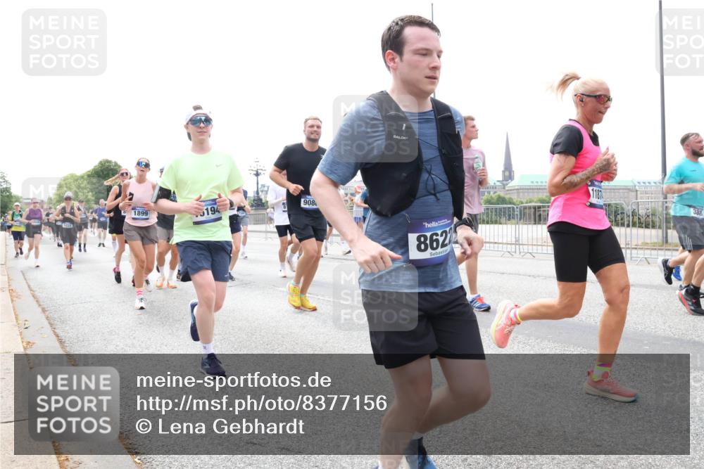 29.06.2025 - hella hamburg halbmarathon Lena Gebhardt http://msf.ph/oto/8377156 29.06.2025 10:40:02 Lombardsbrücke 1899, 194, 908, 862, 1187, 388, 1018, 1037, 1058, 1076, 1291, 1586, 1691, 1899, 2019, 2109, 2254, 2313, 2515, 2572, 2578, 2866, 2888, 2976, 3046, 3237, 3515, 3607, 3808, 3882, 3883, 3884, 4173, 4271, 4298, 4471, 4752, 4756, 5045, 5113, 5229, 5263, 5351, 5352, 5654, 5701, 5877, 5901, 6097, 6427, 6428, 6463, 6548, 6673, 6698, 6719, 6726, 6739, 6750, 6866, 6876, 6890, 6920, 7045, 7053, 7108, 7125, 7174, 7199, 7429, 7455, 7456, 7675, 7850, 8107, 8612, 9747, 10441 meine-sportfotos.de