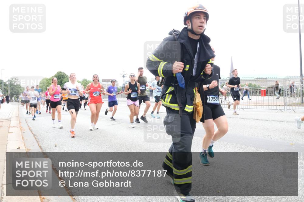 29.06.2025 - hella hamburg halbmarathon Lena Gebhardt http://msf.ph/oto/8377187 29.06.2025 10:49:20 Lombardsbrücke 1541, 1753, 1525, 1625, 1805, 2067, 2160, 2395, 2527, 2541, 2668, 2713, 2792, 2927, 3070, 3086, 3183, 3215, 3232, 3253, 3383, 3943, 4403, 4525, 4527, 4589, 4769, 4809, 5106, 5118, 5463, 5479, 5480, 5551, 6015, 6191, 6437, 6566, 6979, 6989, 7062, 7301, 7305, 7339, 7650, 7931, 7936, 8549, 9245, 9261, 9341, 9359, 10033, 10038, 10081, 10130, 10333, 10479, 10782, 10785, 11000, 11031, 11192, 11558, 11631, 12388 meine-sportfotos.de